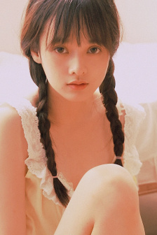 女性黑色蕾丝抹胸开叉短裙拔萝卜